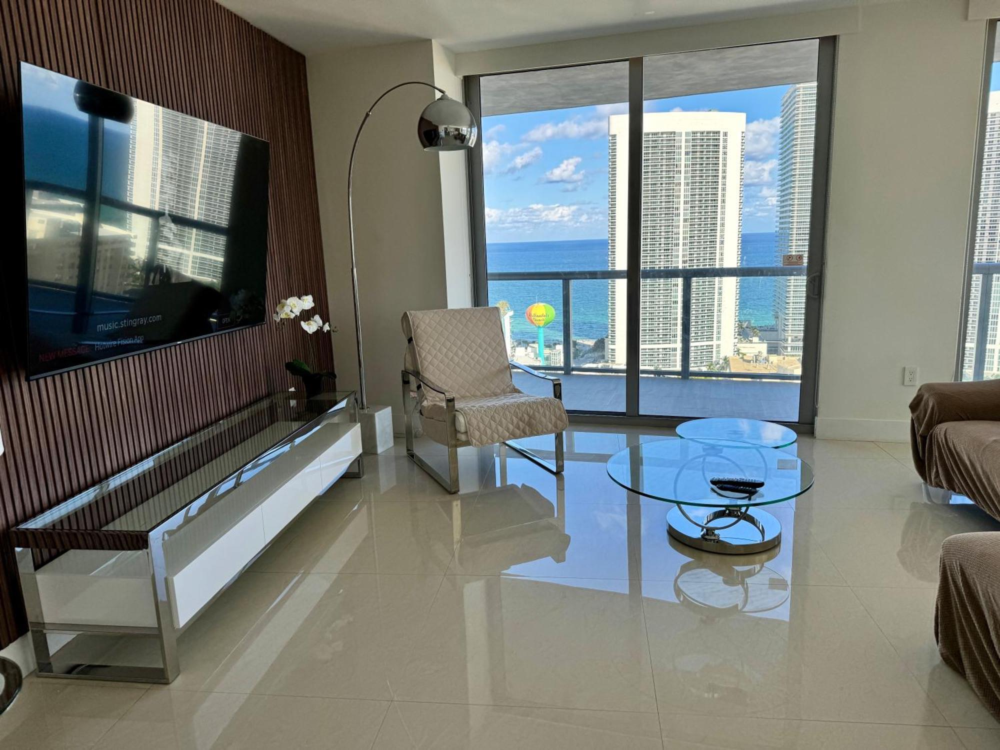 Mvr Apartments At Beachwalk Resort Халландейл-Бич Экстерьер фото