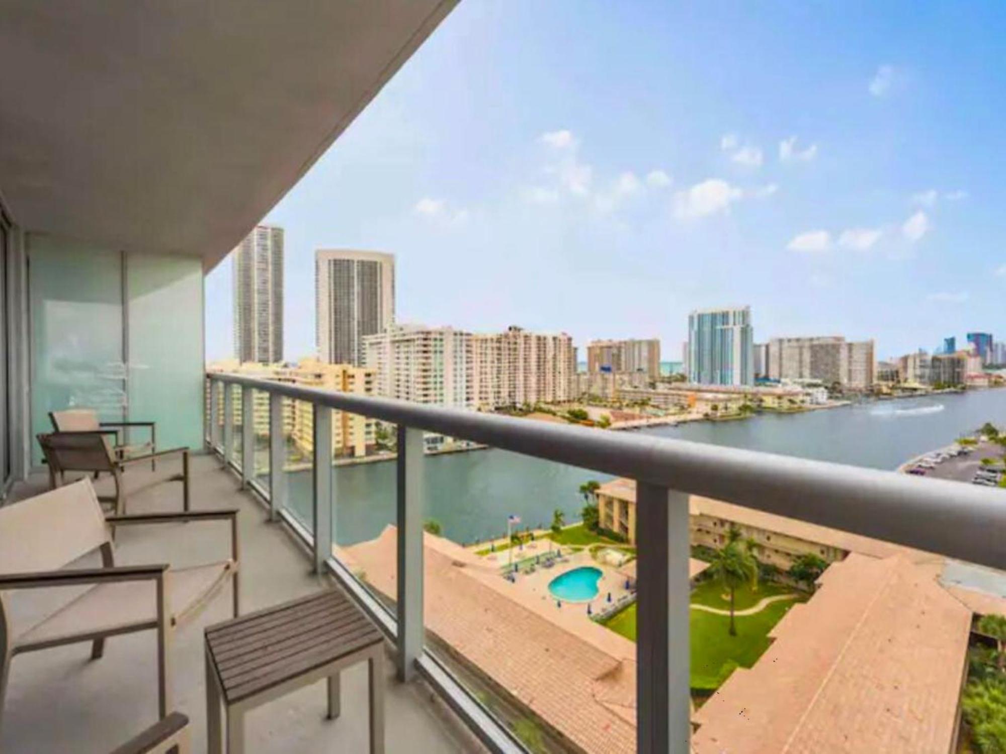 Mvr Apartments At Beachwalk Resort Халландейл-Бич Экстерьер фото